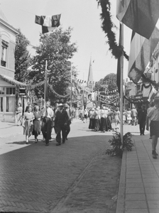 605525 Gezicht in de Laanstraat te Baarn, tijdens de viering van de bevrijding.